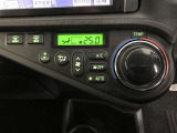 左右独立温度コントロールフルオートエアコンです。運転席、助手席それぞれで独立して温度設定ができます。冷え性の方が乗っても安心ですね♪