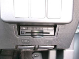 ETC車載器を装備しています。高速道路の料金所もストレスなく通行できます。すっきりとしたビルトインタイプですよ。