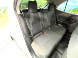 後部座席も気になるようなキズ・汚れやへたり等、大きなダメージはなく、良好な状態です。