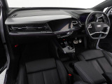 Audiのインテリアはエクステリア同様、優れたデザイン性とクオリティ、そして機能性を兼ね備えております。