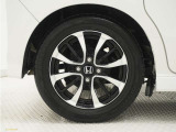 ◆純正アルミホイール装着車です!これで足元まわりもおしゃれにきまります!
