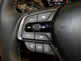 【ステアリングリモコン】ステアリングにオーディオ調節可能なスイッチが装備されていますので運転中でも視線をそらさずにオーディオの調節が可能です!