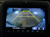 バックカメラの画像です。ガイドラインがスムースな車庫入れをサポートいたします。車庫入れの安心感がアップしますね。