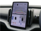 360&deg;ビューカメラは、自車を真上から見下ろすバードアイ映像を表示します。また、フロントビュー、リアビュー、サイドビューの単独表示や、自車周辺の様子を直感的に把握できる3D表示にも対応しています。