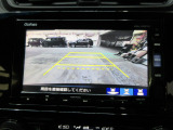 バックカメラの画像です。ガイドラインがスムースな車庫入れをサポートいたします。車庫入れの安心感がアップしますね。
