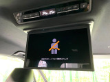 【フリップダウンモニター】大画面モニターで後席でもエンタメをお楽しみいただけます。小さなお子様にも大人気の装備です♪