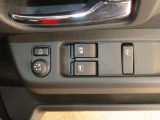 電動格納ミラーあり。駐車の時に便利です。パワーウインドウも付いてます。