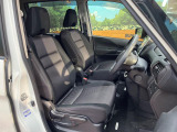 運転席シート廻りは使用感も少なく、良好な状態となっています。前オーナー様が丁寧に使っていたことがよくわかりますね。