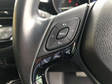 【ステアリングスイッチ】左です。ステアリングから手を離さず、運転に集中したまま手元でオーディオ操作等が出来ます。