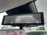 【インテリジェントルームミラー】車両後方のカメラ映像がミラー(液晶画面)に写るので、後席の人や荷物が写りこみません。夜間や悪天候でも視界が良好です♪