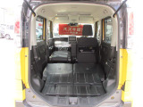 リヤシートも全車消毒済み。シートを倒すと広々室内空間★助手席を倒すと釣竿やサーフボードなどもOK!レジャーも充実!