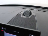【Bowers&Wilkins ハイフィデリティ・オーディオシステム】精密にチューニングされたHi-Fiスピーカーと、革新的なフレッシュエア・サブウーファーを搭載。臨場感あふれるサウンドを届けます。