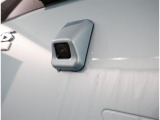 バックカメラが付いているので後方確認が非常にしやすいです。今や運転初心者も熟練者も必須装備!ついていて損はないですね♪