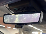 【デジタルインナーミラー】後席の大きな荷物や同乗者で後方が確認しづらい時でも安心!カメラが撮影した車両後方の映像をルームミラー内に表示。クリアな視界で状況の確認が可能です!