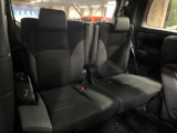 3列目シートはもちろん状態良好☆大人でもゆったりと座って頂けますので、大人数でのお出かけもラクラクです♪ご家族で、気の知れた仲間で、ドライブに行くのが楽しみですね♪