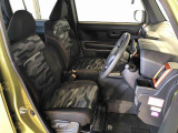 運転席の座面高さを調整できるシートリフターが付いています。座面も広く使い勝手もいいですよ♪