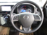 運転が楽しくなる明るく開放的な運転席まわりです。クルーズコントロール付きで高速など速度を一定に保ってくれます