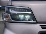 LEDヘッドライトです。デザイン性がよくとても明るいので、夜間の走行や悪天候でも安心です。しかも長寿命!