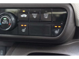 運転席・助手席に2段階の温度調整があるシートヒーターを装備。寒い朝、車に乗り込んですぐにシートヒーターをオン!温かさが広がり、冷たい朝も快適に始まります♪