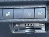 【ステアリングヒーター】スイッチひとつでハンドル全体を温めるステアリングヒーター。冬の朝や長距離ドライブでも手元の冷えを防ぎ、快適な操作性を提供します。