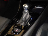 電動パーキングブレーキ・ブレーキホールドを装備してます。ホールド機能は信号待ちが多い一般道で疲労軽減になり、大好評です!