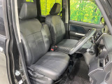 運転席シート廻りは使用感も少なく、良好な状態となっています。前オーナー様が丁寧に使っていたことがよくわかりますね。