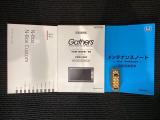 スマートキーは鍵をバッグに入れたままでもドアロックの開閉やエンジンのON・OFFができます。夜間や雨の日も鍵を探さなくて良いので便利です。