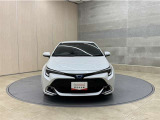 お車購入のポイントとなるフロントマスクです!シャープな目つきが印象的なデザインのヘッドランプです。