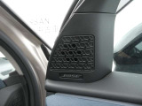 BOSEプレミアムサウンドシステム(10スピーカー)付きになります。
