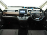 ◆視界広々で非常に運転しやすくロングドライブでも疲れを感じさせないすっきりとまとまったインパネ周りです。