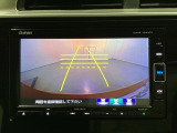バックでの車庫入れも安心です! リアカメラが付いているバックモニター付のナビを装備しております。操作線もついており距離感も画面から確認できます。