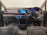 【前方視界】開放的な前方視界!運転がしやすく疲れにくいです♪窓が大きく、見通しがとっても良いおクルマですよ♪