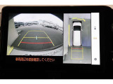前後左右のカメラの映像を合成し、車を上から見たような視点のパノラミックビューモニター。後方の死角だけでなく左右や前方の障害物の発見もしやすくなります。