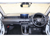 操作性に優れた運転席となります!小物入れや各ボタンの配置にこだわり、使いやすいです!座り心地もよく視認性も良好なのでロングドライブもお任せ下さい!