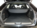 バックドアを上げた状態です。シートを倒せば荷室のスペースが広くなります!用途に合わせて快適な室内を!