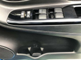 ドアポケットには、小物やペットボトルが入れられるようになっています。