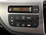 オートエアコンがついていますので、簡単操作で快適に過ごせます。希望の温度に自動調整してくれるのが便利です。