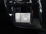 パーキングブレーキの作動と解除が簡単に行える【電動パーキングブレーキ】! 渋滞や信号待ちなどでブレーキを踏んで停車した時にブレーキを保持してくれる【ブレーキホールド】機能も搭載しています!