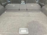 リヤシートを倒すと大きな荷物も搭載可能です。