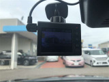 【ドライブレコーダー】装備。映像と音声を記録してくれるドライブレコーダーは、事故の際に確かな証拠能力を発揮してくれます。