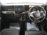 運転にかかわる様々な操作を安全に行えるように視点移動が少なく、操作性に配慮されたスイッチ類が凝縮されたコクピットです。