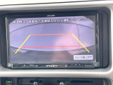【バックカメラ】駐車時に後方がリアルタイム映像で確認できます。大型商業施設や立体駐車場での駐車時や、夜間のバック時に大活躍!運転スキルに関わらず、今や必須となった装備のひとつです!
