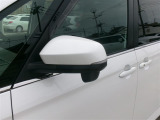 ターンランプ付きドアミラーはデザインだけでなく、他のドライバーや周囲の歩行者にもわかり易く視認性も十分な装備です。