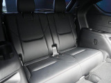 サードシートは折りたたみ可能でありながら、長距離でも快適にお過ごしいただけるよう設計されており、日常的にお使いいただける3列SUVとなっております。
