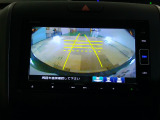バックカメラの画像です。ガイドラインがスムースな車庫入れをサポートいたします。車庫入れの安心感がアップしますね。