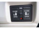 【パワースライドドアスイッチ】運転席から、後部座席の開け閉めが可能なボタンです!ワンプッシュで作動するので、手が塞がっている人などサポートに便利ですね♪