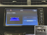 ナビ連動ETC付きです。高速道路料金所での小銭の出し入れや雨天時における窓の開け閉めなどの煩わしさが解消できます。料金所の通過もスムーズで快適ですよ。☆使用履歴表示や音声案内もしてくれます☆