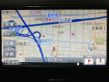 ダイハツ純正ナビゲーションを装備しています☆TVは画像がきれいなフルセグになっていてスマホに入っている音楽もBluetoothで繋いで楽しんでいただけます☆