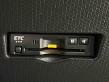 ETCカードを挿入することで高速道路を利用する際の支払いがキャッシュレスになったり、ETCスマートインターチェンジが利用できたり、とても便利なアイテムです!保証は修理保証のみとなります。