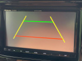 【バックカメラ】駐車時に後方がリアルタイム映像で確認できます。大型商業施設や立体駐車場での駐車時や、夜間のバック時に大活躍!運転スキルに関わらず、今や必須となった装備のひとつです!